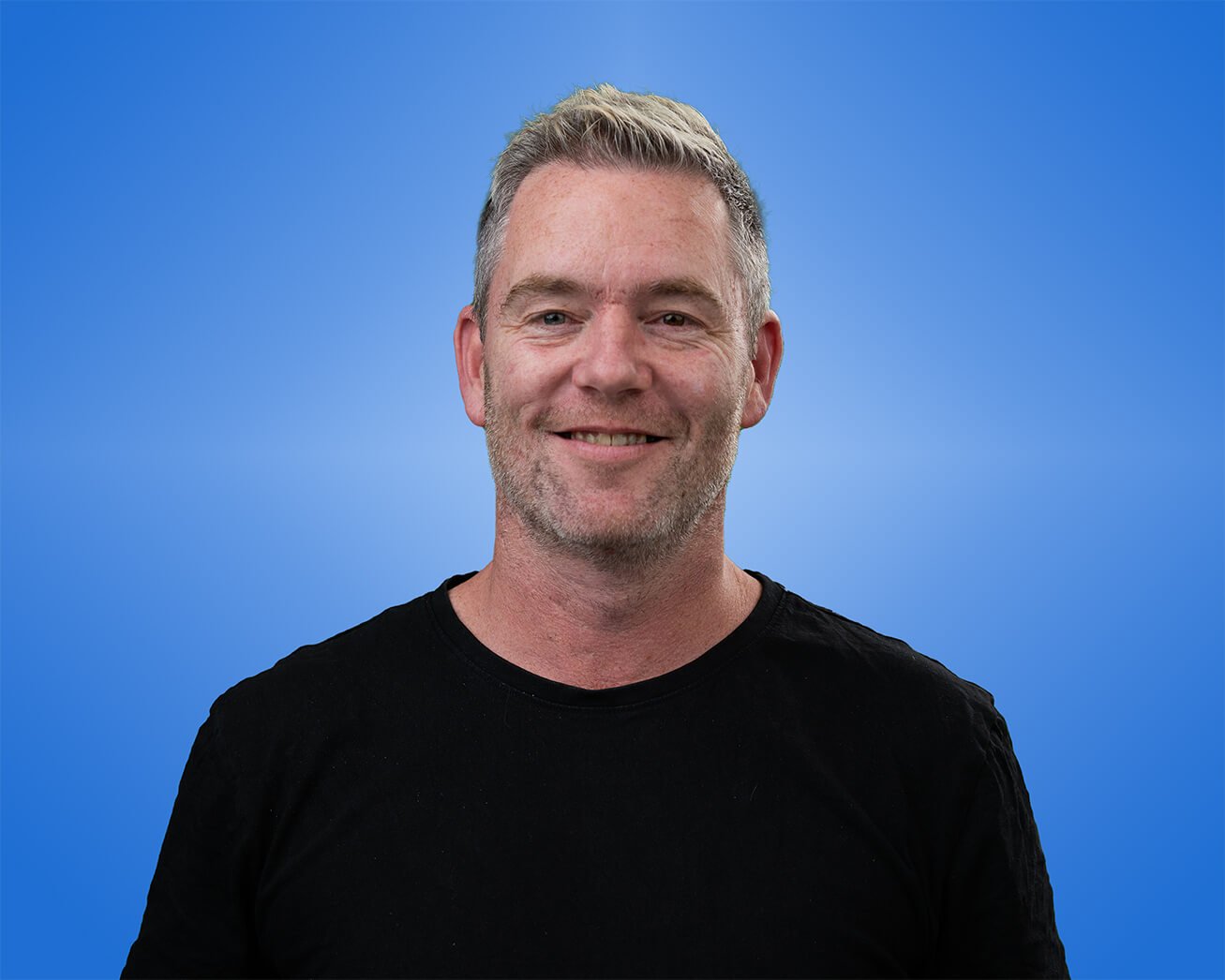 portrait photo of Simon Gee